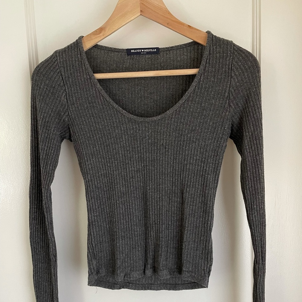 Brandy Melville grey ribbed long-sleeve top 🤍